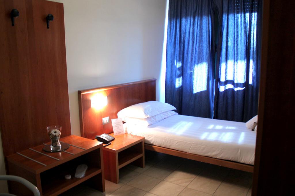 Leonardo Hotel Парма Екстер'єр фото