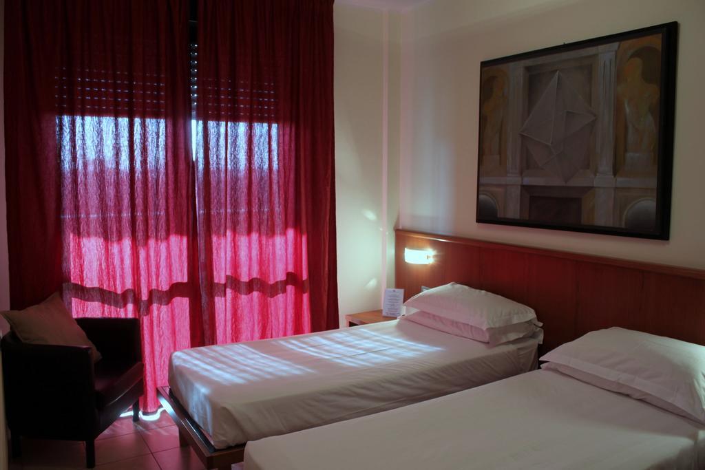 Leonardo Hotel Парма Екстер'єр фото